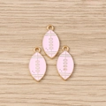 Detailansicht der rosa emaillierten Rugby-Anhänger mit Vergoldung für DIY-Schmuck - Rosa