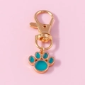 Schattige gouden kattenpoot hanger met blauwe emaille op roze achtergrond - Groen