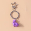 Dettaglio del portachiavi a dinosauro in resina viola con chiusura a stella argento - Stile Brachiosauro Viola / Viola