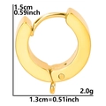 Vista detallada de pendiente de acero inoxidable dorado con medidas 1,5cm por 1,3cm - Dorado