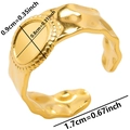 Detalle de dimensiones del anillo ajustable de acero inoxidable dorado con textura martillada - Dorado