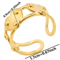 Dettaglio dell'anello regolabile dorato che mostra dimensioni e accenti geometrici - Oro
