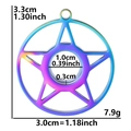 Regenboog gradiënt stervormige roestvrijstalen hanger in 3,3x3,0 cm formaat getoond - Iriserend