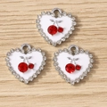 Detalle de colgantes de corazón con marcos plateados, cristales y patrones de cerezas - Plata