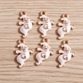 Détail de six breloques fantômes en émail avec lettre G sur fond en bois clair - Lot de 10 / Fantôme
