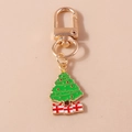 Süßer Weihnachtsbaum Schlüsselanhänger mit Geschenken und goldenem Karabinerverschluss - Schneemann-Kranz-Stil