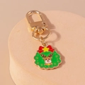 Detailed view of a green Christmas wreath keychain with a reindeer and gold metal clasp - Reindeer Christmas Wreath (906lvse)
