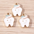 Ciondoli creativi a forma di dente in smalto e lega per creazione gioielli fai da te - Stile a Forma di Dente (YD1668) / Confezione da 10 / Bianco