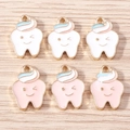 Ciondoli a forma di dente in smalto bianco e rosa con bordi dorati per gioielli fai da te - Stile a Forma di Dente (YD1668) / Confezione da 10 / Multicolore