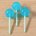 Dettaglio di ciondoli a lecca-lecca in resina blu con glitter e anelli d'argento - Confezione da 10 / Blu