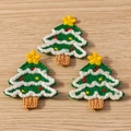 Tre toppe ricamate a forma di albero di Natale su sfondo di legno rustico - Stile Albero di Natale (YQ765)