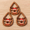 Pendientes de madera navideños en forma de gota con renos pintados y gorros rojos - Cabeza de Alce (YQ706) / Paquete de 10