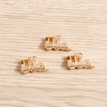 Drei Vintage-Dampflok-Anhänger aus vergoldetem Metall für DIY-Schmuckherstellung - Gold