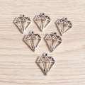 Set de 6 dijes de aleación en plata antigua con forma de diamante para joyería artesanal - 50 Piezas / Plateado