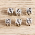 Antik silberne quadratische Perlen mit Reliefmuster für DIY Schmuckherstellung - Vintage Gravierter Stil / Antik Silber