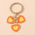 Minimalistischer Herz Schlüsselanhänger mit orangefarbenen und gelben Emaille Anhängern - Orange & Gelb