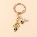 Llavero dorado pastoral con colgantes de abeja y girasol con perlas y esmalte fino - Abeja Girasol (YZ164mifeng)
