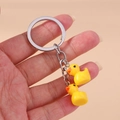 Cartoon Doppel-Ente Schlüsselanhänger mit silbernem Metallring für Taschen - Doppelter kleiner gelber Entenstil (YZ267)