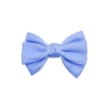 Pinza para el pelo con lazo de tela azul claro hecha a mano para niñas sobre fondo blanco - Azul Cielo