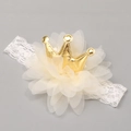 Diadema elástica de encaje blanco con corona dorada y pétalos de flores de gasa en capas - Encaje Beige con Corona Dorada de Doble Cara (MB727)