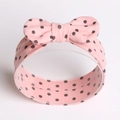 Fascia per neonati rosa a pois con fiocco decorativo su supporto in acrilico - Apple Blossom Pink Polka Dot