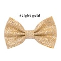 Dettaglio di un fermaglio per capelli con glitter oro chiaro e classico design a doppio fiocco - Oro chiaro