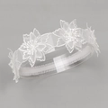 Elegante fascia per neonati con fiori di pizzo bianco, perle e ricamo elasticizzato - Fiore in Chiffon Bianco Puro (MB653)