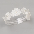 Bandeau élastique pour bébé avec fleurs en dentelle blanche et perles sur un support - Dentelle de Lotus des Neiges (MB651)