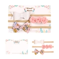 Baby Stirnband Set mit rosa Blumen und Schleife auf eleganter handgemachter Geschenkkarte - Rosa Weiß Stoff Rose Blume Stil (MS1991)
