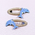 Coppia di fermagli per capelli a delfino con paillettes blu e ricamo dorato bimba - Stile Delfino (MC3422)