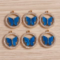 Dettaglio di ciondoli a farfalla blu con cornice dorata e strass lucidi per gioielli - Tondo Strass Blu Reale (YD650baolanse)