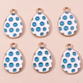Détails des pendentifs œufs en émail blanc avec pois bleus et anneaux dorés - Œuf à Pois Blanc Bleu (1082)