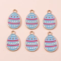 Détail de breloques œufs de Pâques en émail bleu avec motifs de cœur pour bijoux DIY - Œuf Cœur Bleu Ciel (1118)