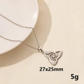 Collana con ciondolo nodo celtico in acciaio inossidabile argento, 27x25mm e peso 5g - Stile Totem Triskele Argento