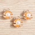 Goldene Muschelanhänger mit Emaille und Perle für DIY-Schmuckherstellung auf Holzgrund - Gold Muschel Künstliche Perle Stil (YD547jinse) / 10er Pack / Gold