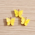 Tre ciondoli a farfalla in acrilico giallo con base in lega dorata su legno chiaro - Giallo Brillante Perlato (YD003huangse)