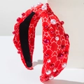 Détail du serre-tête noué rouge avec motifs de cœurs et perles fantaisie - Cœur Rouge