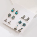 Detalle del set de pendientes western con turquesa y diseños florales en su tarjeta - Juego Temático Caballo (6 Pares)