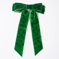 Détail de la barrette à nœud en velours vert foncé avec strass et rubans longs - Vert