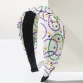 Detalle de diadema de Mardi Gras con nudo y patrones de cuentas en lila, verde y oro - Estampado de Cadena de Cuentas de Mardi Gras / Blanco