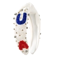 Détail du lettrage USA perlé à la main avec strass sur un bandeau noué de couleur blanche - Lettres USA
