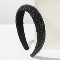 Detalle de diadema ancha con cuentas negras brillantes y forro de terciopelo suave - Negro