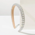 Detalle de diadema brillante con incrustaciones de pedrería y forro de terciopelo suave - Color AB