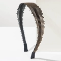 Diadema vintage negra con pedrería de bronce sobre soporte de mármol blanco - Marrón