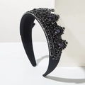 Dettaglio del cerchietto corona retrò nero con cristalli viola e strass per feste serali - Nero