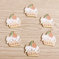 Ciondoli gatto bianco su torta di fragole in smalto e lega per gioielli fai da te - Rosa