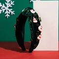 Dettaglio della fascia natalizia in velluto verde con gemme e decorazioni natalizie - Verde