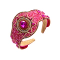 Dettaglio del cerchietto barocco con strass rosa e una grande pietra preziosa sfaccettata - Rosa Rossa