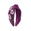 Detalle de diadema morada con pedrería hecha a mano, perlas y bordado de rugby - Púrpura Blanco