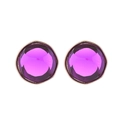 Detailansicht der violetten Kristall-Ohrstecker mit roségoldener Metallfassung - Lila